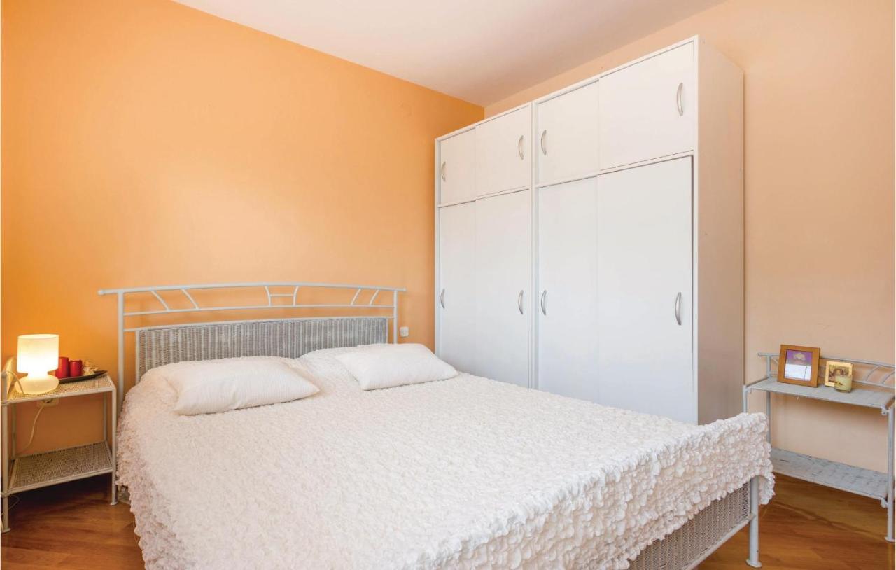 1 Bedroom Amazing Apartment In ริเยกา ภายนอก รูปภาพ