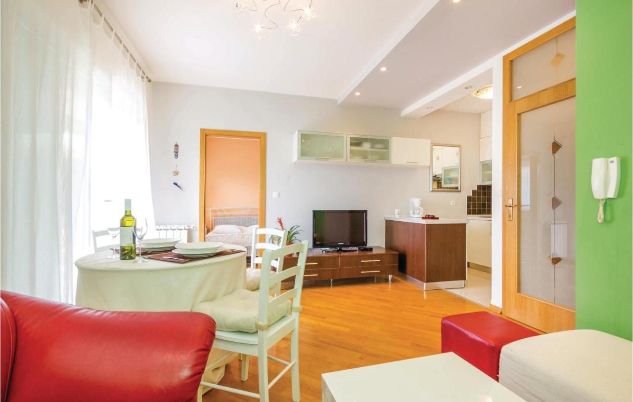 1 Bedroom Amazing Apartment In ริเยกา ภายนอก รูปภาพ
