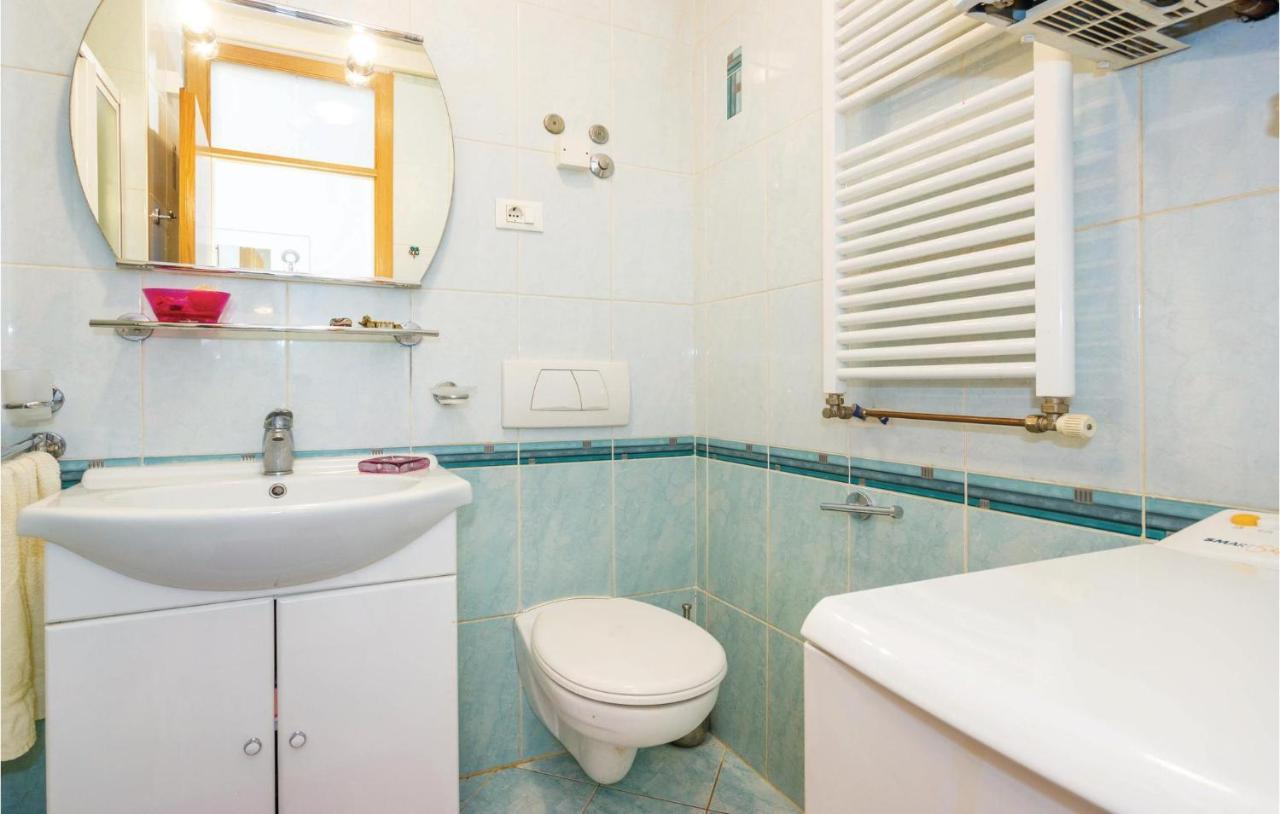 1 Bedroom Amazing Apartment In ริเยกา ภายนอก รูปภาพ