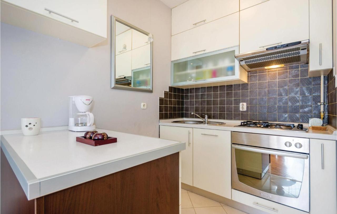 1 Bedroom Amazing Apartment In ริเยกา ภายนอก รูปภาพ